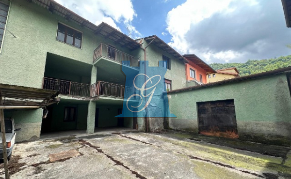 Porzione di casa cielo terra su tre livelli