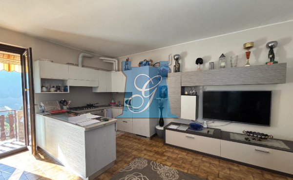 Trilocale con ingresso indipendente, terrazzo panoramico e box doppio
