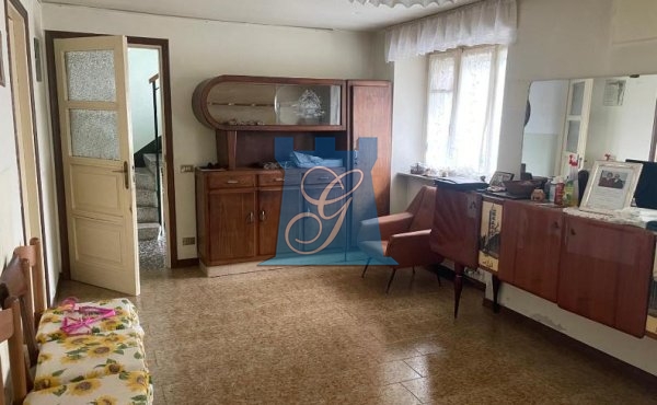 Trilocale di 140 mq su 2 livelli con taverna/locale pluriuso